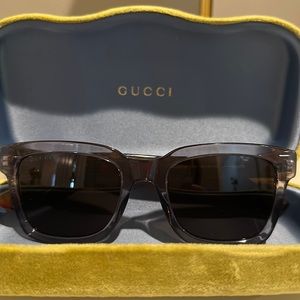 Gucci women’s sunglasses. Cat 3 - Gucci Optyl frame. W/ Gucci case !